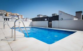 Holidays2Malaga Refino Pool And Parking